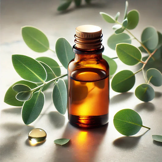 Fotografía profesional de una botella de aceite esencial de eucalipto con hojas frescas de eucalipto alrededor, representando sus beneficios naturales y usos terapéuticos.